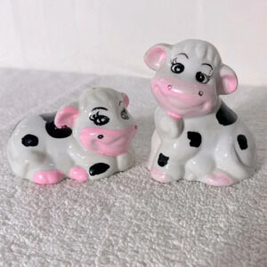 Vintage Cute Ceramic Cows Salt & Pepper  Shakers